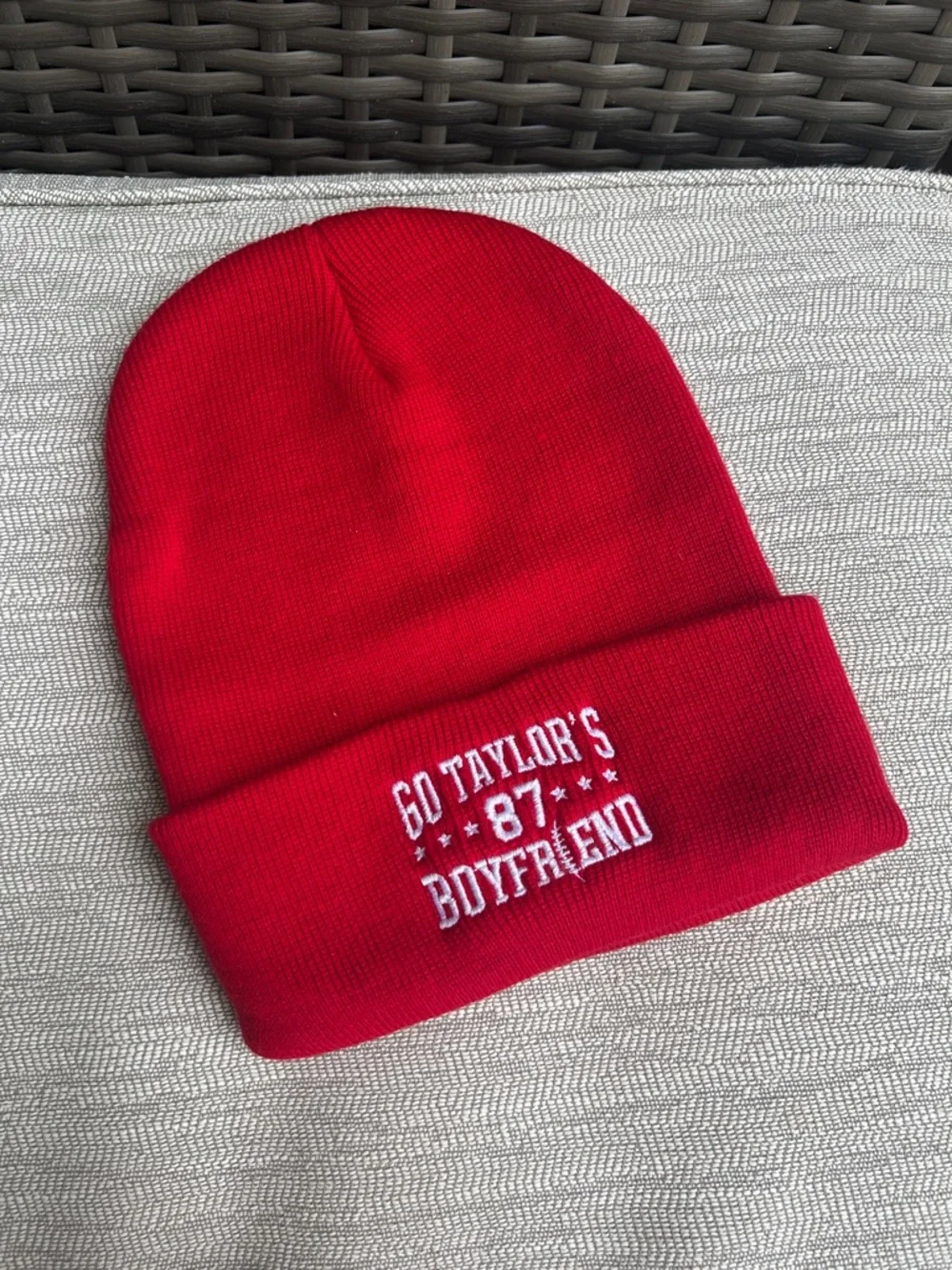 “Go Taylor’s Boyfriend” Taylor Swift Travis Kelce Chiefs cuffed red beanie hat